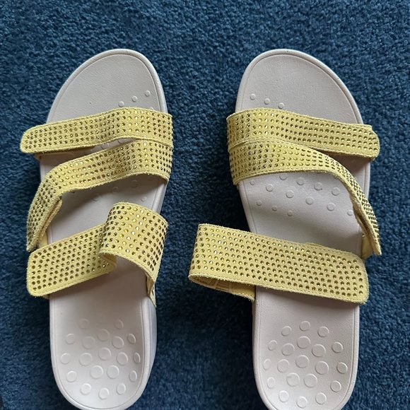 Vionic Woman's Sandals -Yellow-Size 11 - Picture 1 of 2